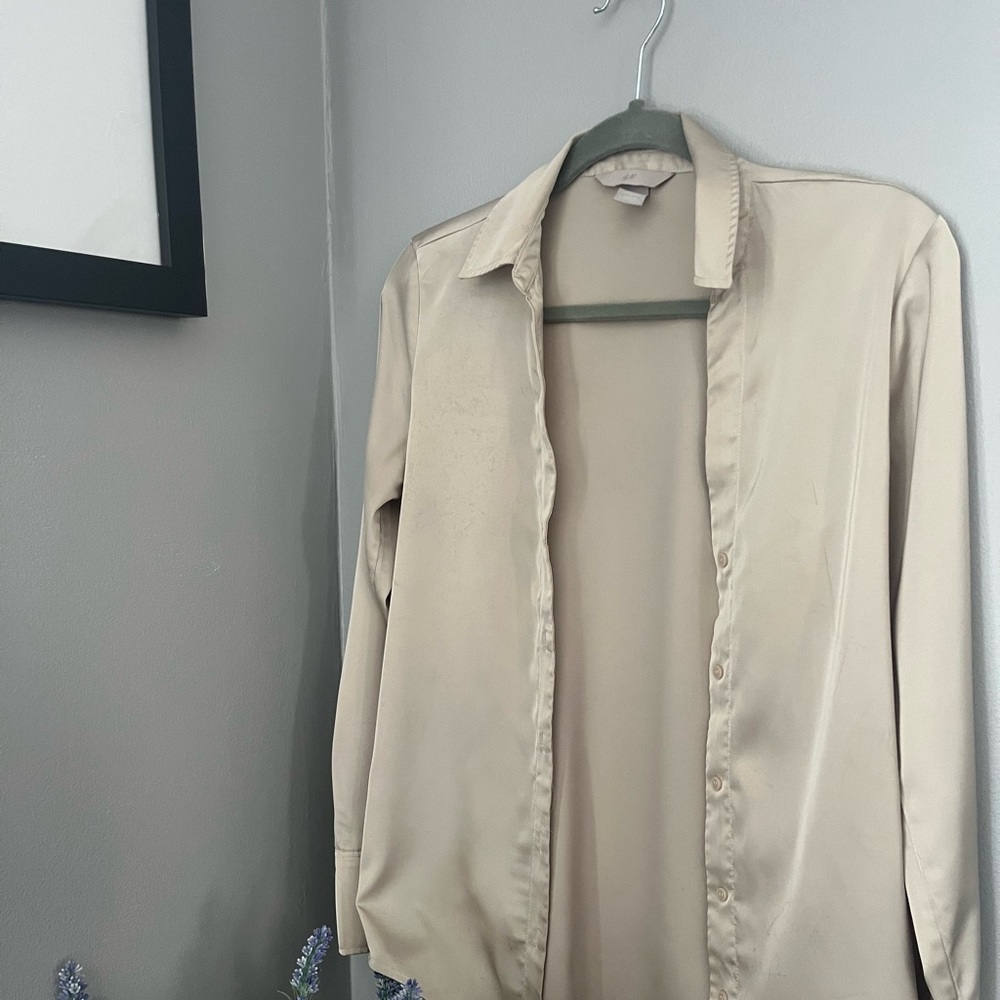 H&M dressy long sleeve cream shirt 🍨